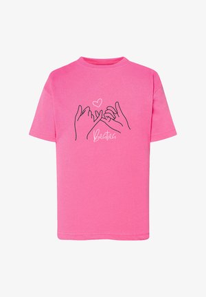 Różowa bawełniana koszulka z grafiką przedstawiającą dwie dłonie składające obietnicę różową, z napisem "Najlepsi Przyjaciele" poniżej w zabawnym kroju pisma.