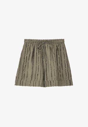 Olivegrüne, strukturierte Shorts mit einem wellenförmigen Streifenmuster, ausgestattet mit einem elastischen Bund und einer Kordel zur Anpassung der Passform.