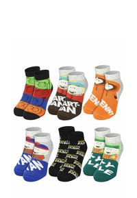 Set di sei calzini alla caviglia colorati in cotone, con personaggi dei cartoni animati; i design includono vari motivi e testi. I colori assortiti comprendono blu, grigio, nero, arancione, verde e rosso.