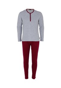 Maglietta grigia a maniche lunghe con scollo rotondo e patta con bottoni bordeaux, abbinata a pantaloni aderenti bordeaux. Tessuto morbido, design semplice.