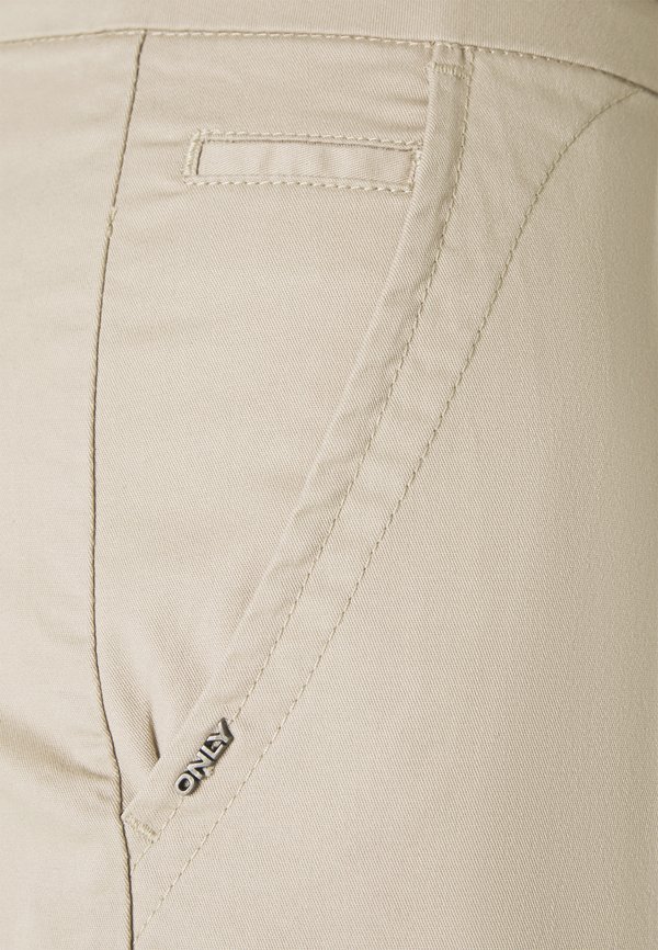 ONLEVELYN - Shorts - pure cashmere2