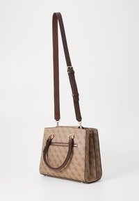 Guess NOELLE GIRLFRIEND SATCHEL - Torbica - latte/brown