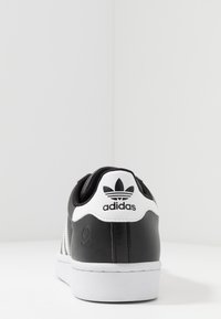 adidas Originals SUPERSTAR UNISEX - Sapatilhas - core black/footwear white/gold metallic
