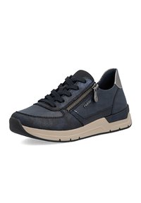 Baskets bleu foncé avec des lacets noirs, une fermeture latérale, une semelle beige clair et un détail métallique argenté au talon, présentées sur fond blanc.