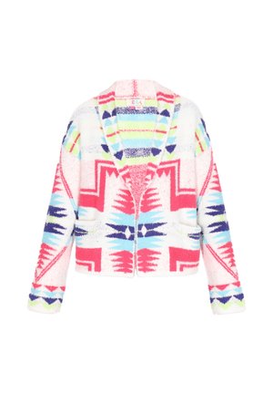 Chlpatá bunda na zips s kapucňou, zdobená viacfarebným geometrickým vzorom v ružovej, modrej a zelenej farbe na bielom pozadí.