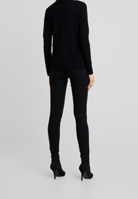 Sisley Stickad tröja - black