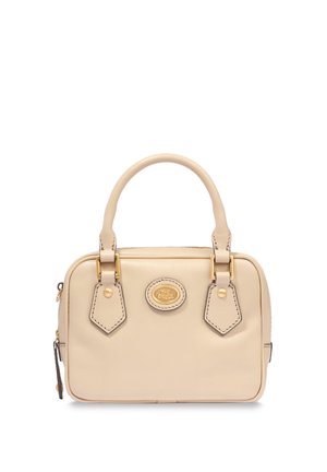Borsa a mano in pelle beige con manici arrotondati, ferramenta dorata e targhetta ovale con logo posizionata al centro davanti.