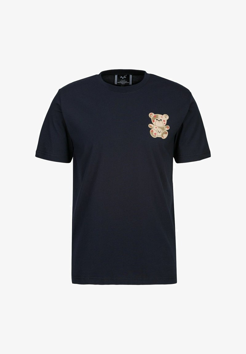 Marineblauwe katoenen t-shirt met een beerafbeelding op de linkerkant van de borst. Korte mouwen, klassieke ronde hals, gladde textuur.