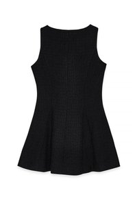 Bezramenné čierne štruktúrované šaty s priliehavou bolerkou a rozšírenou sukňou, zobrazené zozadu na bielom pozadí.