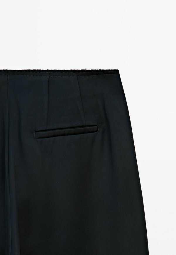 FLOWING TEXTURED - Chinos2