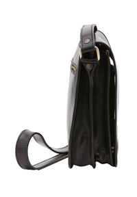 Borsa a tracolla nera in pelle con una texture liscia, forma rettangolare, tracolla e accessori in metallo color oro per un tocco metallico.