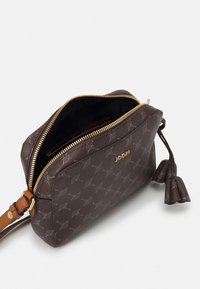 JOOP! CORTINA CLOE SHOULDERBAG - Mala a tiracolo - darkbrown