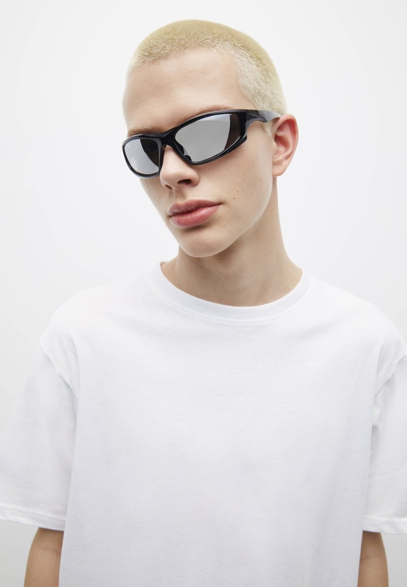 pull and bear occhiali