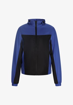 Niebieska i czarna kurtka przeciwwiatrowa z zamkiem z przodu, kapturem, elastycznymi mankietami oraz kontrastowymi panelami w kolorze na rękawach i ramionach.