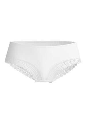 Mutandine hipster da donna bianche con tessuto a costine e bordo in pizzo lungo gli orli delle gambe, esposte su uno sfondo semplice.