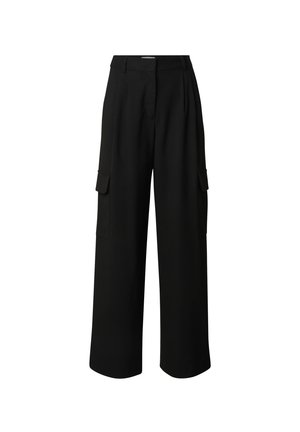Schwarze Cargo-Hosen mit einem weiten Bein-Design, ausgestattet mit zwei Seitentaschen und einer glatten Stoffstruktur. Taillierter Bund mit Falten.