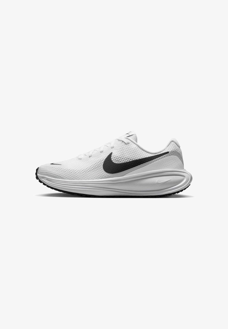 Zapatilla de running Nike en malla blanca con un swoosh negro, con una suela acolchada y parte superior texturizada para transpirabilidad y flexibilidad.