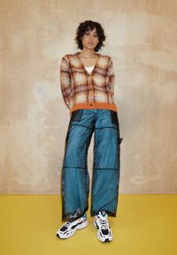 adidas Originals ASTIR - Sapatilhas - footwear white/core black/acid red