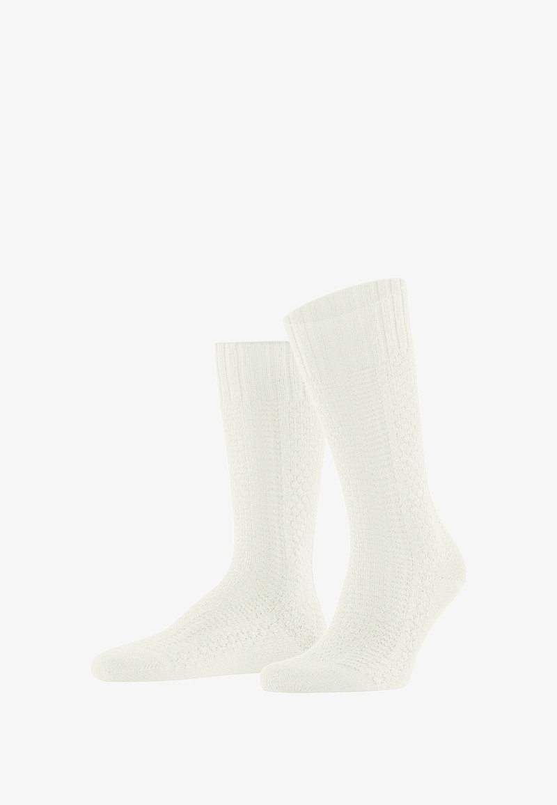 Weiße gestrickte Socken mit einem strukturierten Muster, ausgestattet mit gerippten Bündchen und verstärkten Zehen- und Fersenbereichen für Langlebigkeit.