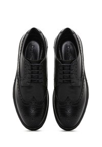 Derimod Derbies & Richelieus - black