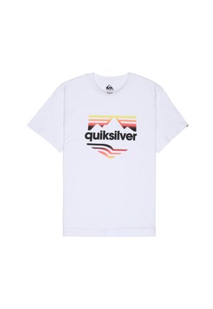 T-shirt en coton blanc avec un motif graphique coloré de montagnes et le mot « quiksilver » en noir et dégradés.