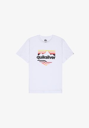 T-shirt en coton blanc avec un motif graphique coloré de montagnes et le mot « quiksilver » en noir et dégradés.