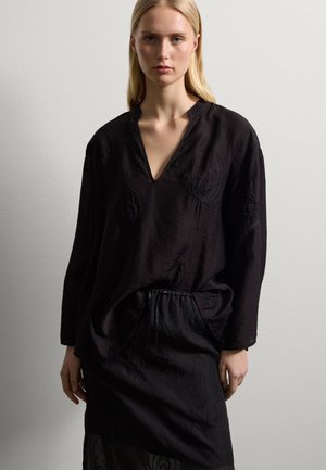 WITH EMBROIDERY - Blusa - black