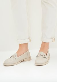 Cesare Gaspari Instappers - beige
