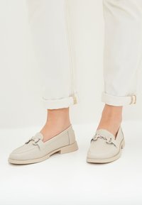 Cesare Gaspari - Loafers - beige Miniaturebillede 1