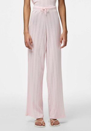 Pantalons larges rose clair en tissu texturé, avec une taille à cordon de serrage et un motif à côtes verticales.