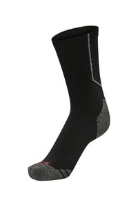 Chaussette noire à texture côtelée, talon et pointe renforcés gris, avec un motif de fines rayures grises. Présente un logo rouge sur la pointe.
