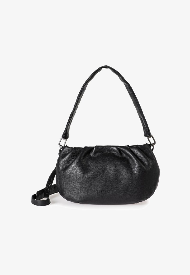 Schwarze Leder-Schultertasche mit gerafftem Design, verstellbarem Schultergurt und glatter Oberfläche. Verfügt über subtile Markenkennzeichnung auf der Vorderseite.