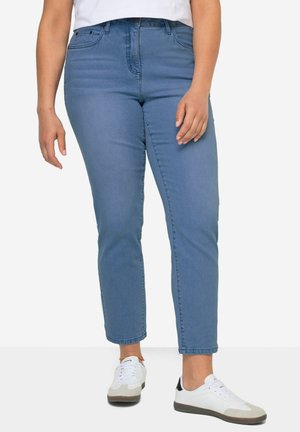 SHAPING BEA STRETCHKOMFORT 5-POCKET - Jeans bootcut - light blue