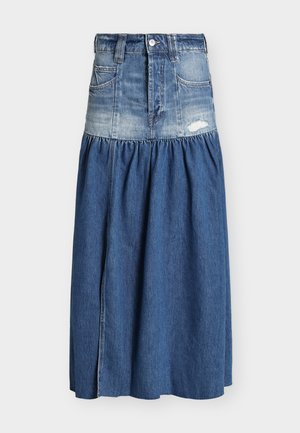 Μίντι φούστα από δίχρωμο μπλε τζιν με εφαρμοστή μέση, κλείσιμο με κουμπιά και φερμουάρ μπροστά, τσέπες και ελαφριά φθορά στο πάνω δεξί μέρος.