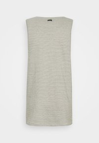 Ärmelloses beiges Kleid mit feinen horizontalen Streifen, rundem Ausschnitt und geradem, knielangem Schnitt.