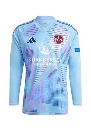 Hellblaues Fußballtrikot mit langen Ärmeln, abstrakten lila Mustern, 1. FCN-Logo, Adidas-Logo, Nürnberger Versicherung Sponsor und HELMA-Patch.