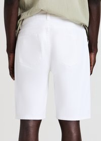 Calliope TASCHE - Shorts di jeans - bianco ottico