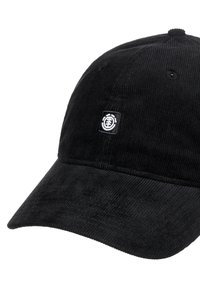 Gorra de béisbol de pana negra con visera curva y un pequeño parche de logo bordado en el frente. Tela texturizada con costillas visibles.