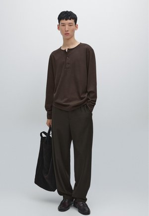 LONG SLEEVE WITH COLLAR - Maglietta a manica lunga - mottled dark brown