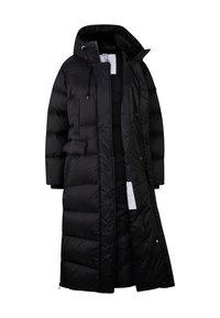 Manteau matelassé noir avec un design long, comportant des sections matelassées, une capuche, une fermeture éclair à l'avant et des poches latérales. Le matériau extérieur est lisse et brillant.