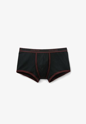Czarne bawełniane bokserki o dopasowanym kroju z bordowymi akcentami i pasem, charakteryzujące się gładką teksturą. Wzmocnione szycie wzdłuż szwów.