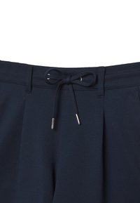 Mörkblå byxor med dragsko i midjan, med silverdetaljer. Slät yta och veck fram för extra design detaljer.