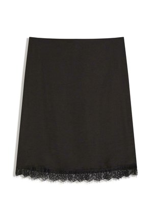 Sort A-formet nederdel med bølget sort blonderkant langs kanten, vist fladt på en hvid baggrund.