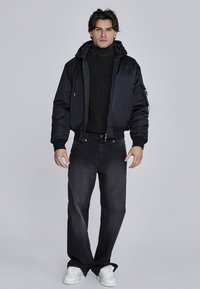 SIKSILK Winterjacke - black