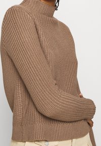 Monki Strickpullover - beige
