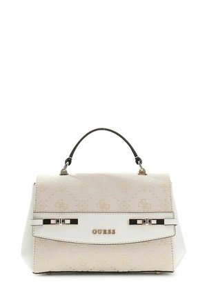 Sac à main blanc avec motif logo et design structuré. Dispose d'une poignée supérieure et d'accents en métal argenté. Forme compacte et angulaire.