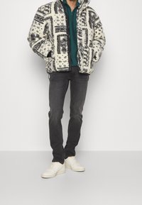 Redefined Rebel Overgangsjakke - off-white