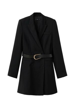Blazer negro con diseño de doble botonadura, solapas marcadas, silueta ajustada y cintura ceñida que presenta un/acento en hebilla dorada.