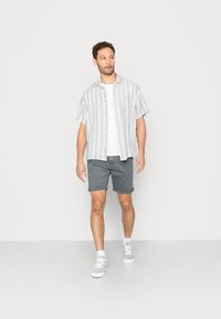INDICODE JEANS CONER - Calções - iron