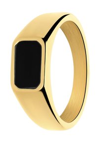 Bague en métal doré avec une pierre noire rectangulaire. La surface lisse, les bords plats et l'intérieur poli créent un design élégant.